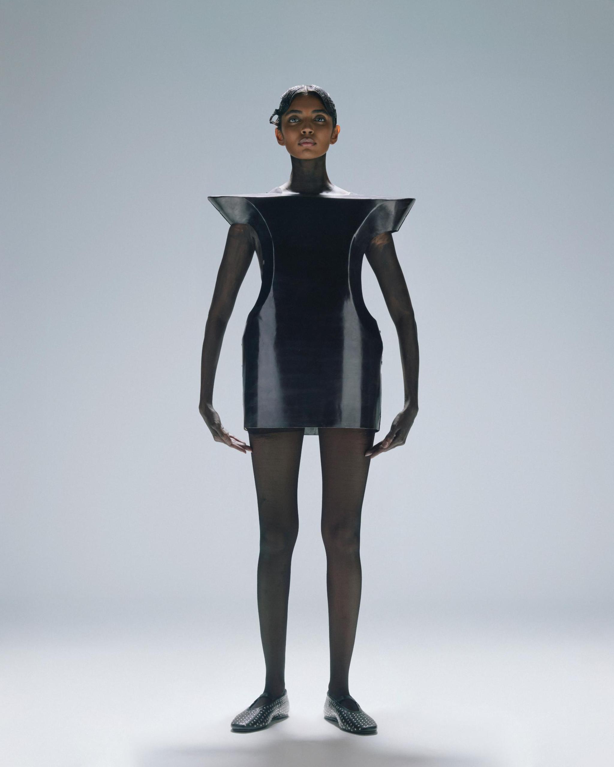 GUNMETAL CAPSULE