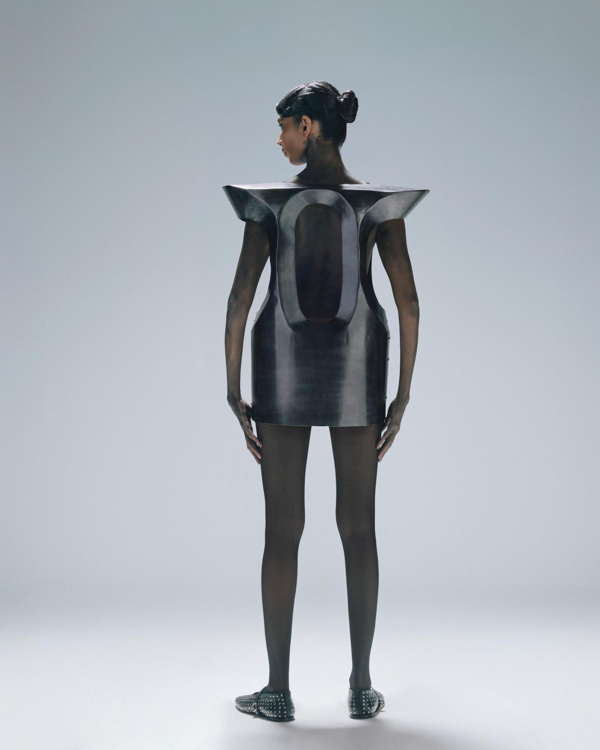 GUNMETAL CAPSULE
